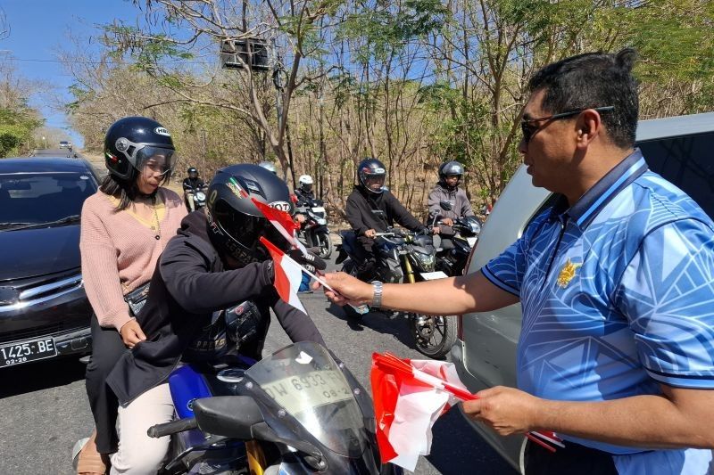 Fakta Unik: Lanud El Tari Bagikan 8.000 Bendera Merah Putih Sambut HUT Ke-80 RI di Kupang