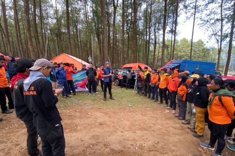 Fakta Unik: Ribuan Pendaki Dikawal Basarnas dalam Gelaran Siaga Merah Putih di Gunung Bawakaraeng Rayakan HUT RI ke-80