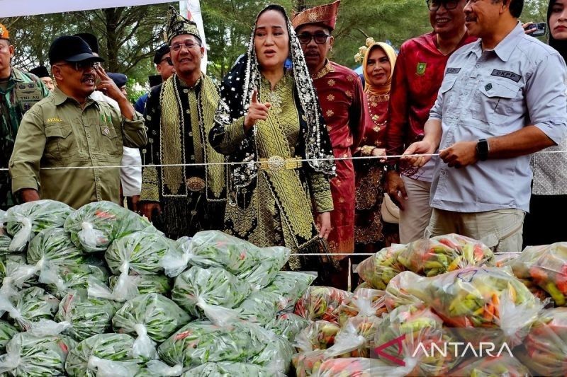 Diskon Hingga Rp8.000! Pasar Murah Natuna Hadir Penuhi Kebutuhan Pokok Jelang HUT RI ke-80