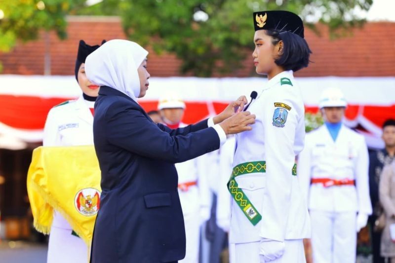 Fakta Menarik Pengukuhan Paskibraka Jatim 2025: Gubernur Khofifah Teguhkan Dedikasi untuk Merah Putih