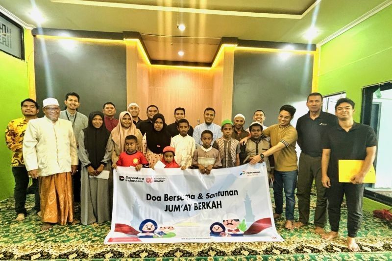 Momen Haru di Jayapura: Pertamina Santuni Anak Yatim Piatu, Wujud Syukur dan Semarak HUT ke-80 RI