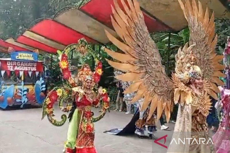 Sambut HUT ke-80 RI, Taman Safari Bogor Gelar 'The Forest Carnival' Penuh Edukasi dan Konservasi Satwa Langka