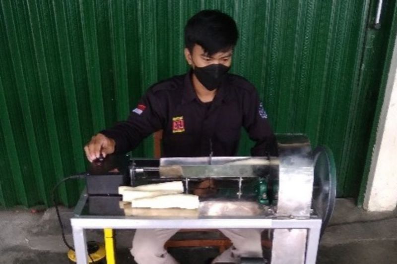 Terinspirasi Mekanisme Pistol, Dosen UMY Ciptakan Mesin Perajang Singkong Stepper untuk Efisiensi UMKM