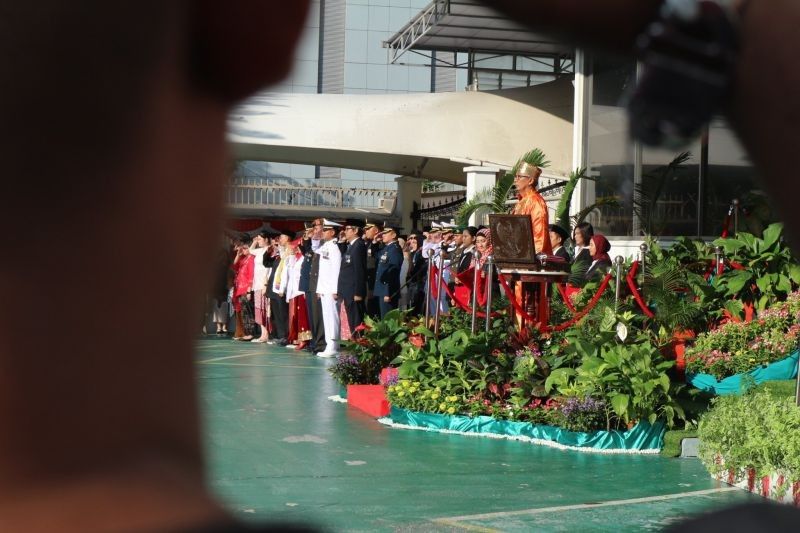 Momen Khidmat Pengibaran Bendera Merah Putih di KBRI Kuala Lumpur, KRI Bima Suci Juga Merapat
