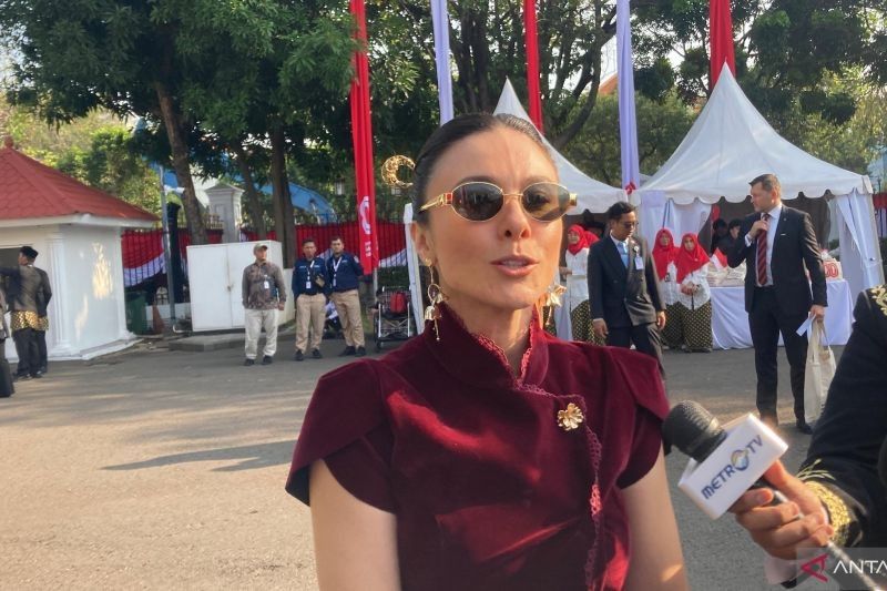 Fakta Unik Nicholas Saputra dan Wulan Guritno Hadiri Upacara HUT RI di Istana ke-80: Tampil Memukau dengan Busana Nusantara