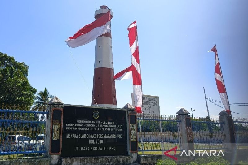 Bendera Raksasa Kibarkan Semangat Nasionalisme: Peringatan Kemerdekaan di Perbatasan RI-PNG Meriah