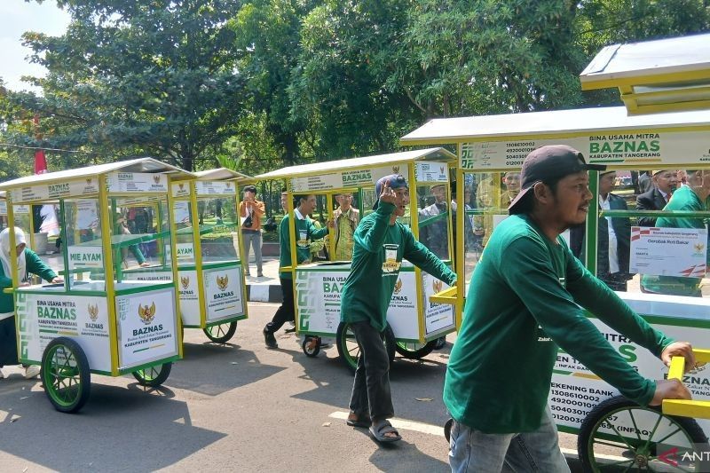Rayakan HUT RI ke-80, Pemkab Tangerang Salurkan 80 Gerobak dan Modal Usaha untuk Bantuan UMKM Tangerang