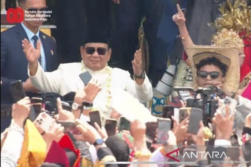 Momen Langka, Prabowo Joget Heboh Ikuti Irama 'Tabola Bale' di HUT RI ke-80