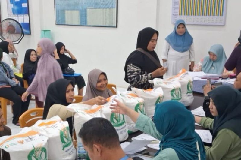 Fakta Menarik: 56,1 Ton Beras Bantuan Pangan Bulog Maluku Disalurkan untuk Ribuan Warga Ambon