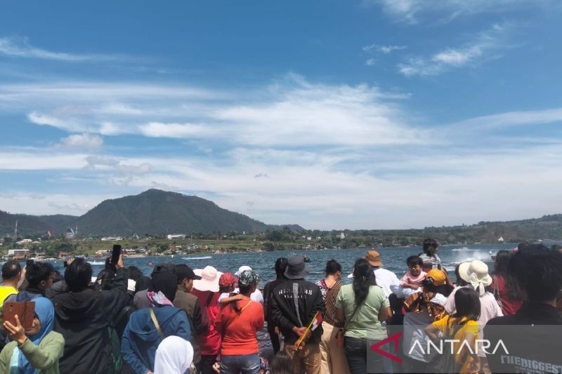 Momen Langka! Parade Bendera Aquabike Meriahkan HUT ke-80 RI di Danau Toba, Pembalap Internasional Turut Serta