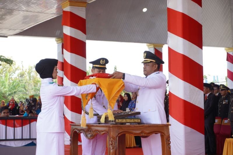 HUT RI ke-80: Bupati Luwu Serahkan Bantuan Bibit Senilai Rp4,1 Miliar, Wujud Komitmen Pertanian