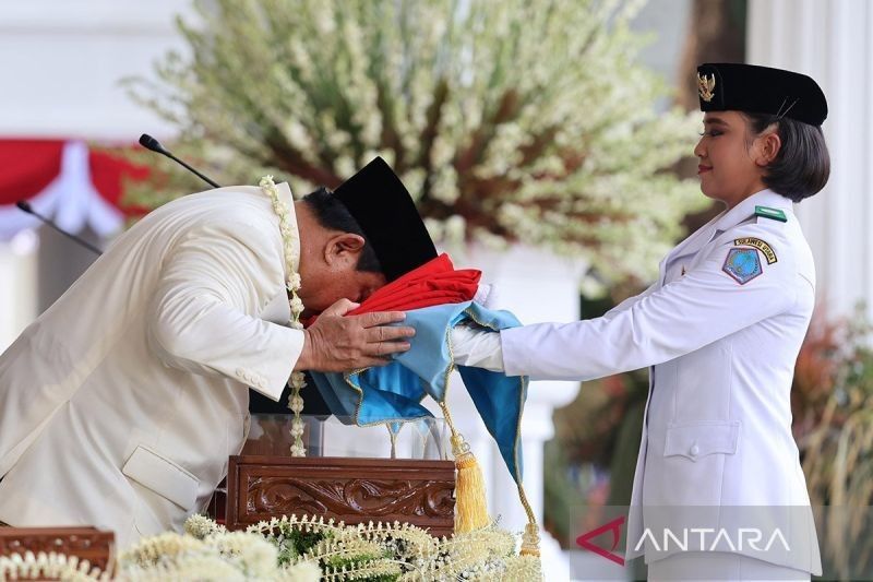 Momen Bersejarah: Paskibraka 2025 Bangga Kibarkan Merah Putih di Hadapan Presiden Prabowo