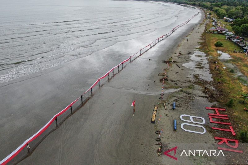 Fakta Unik: Warga Konawe Bentangkan Bendera Merah Putih 580 Meter Rayakan HUT RI ke-80
