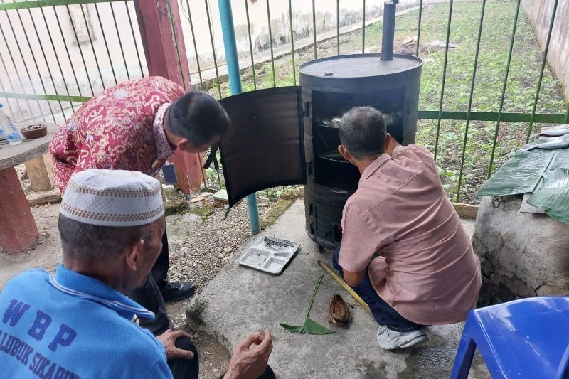 Fakta Unik: Nila Asap Berkualitas Tinggi dari Rutan Lubuk Sikaping, WBP Terampil Olah Ikan Salai