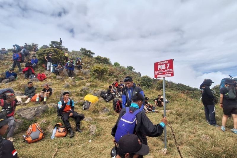 Momen Langka: 4.068 Pendaki Ikuti Upacara Bendera Gunung Bawakaraeng Peringati Kemerdekaan ke-80 RI