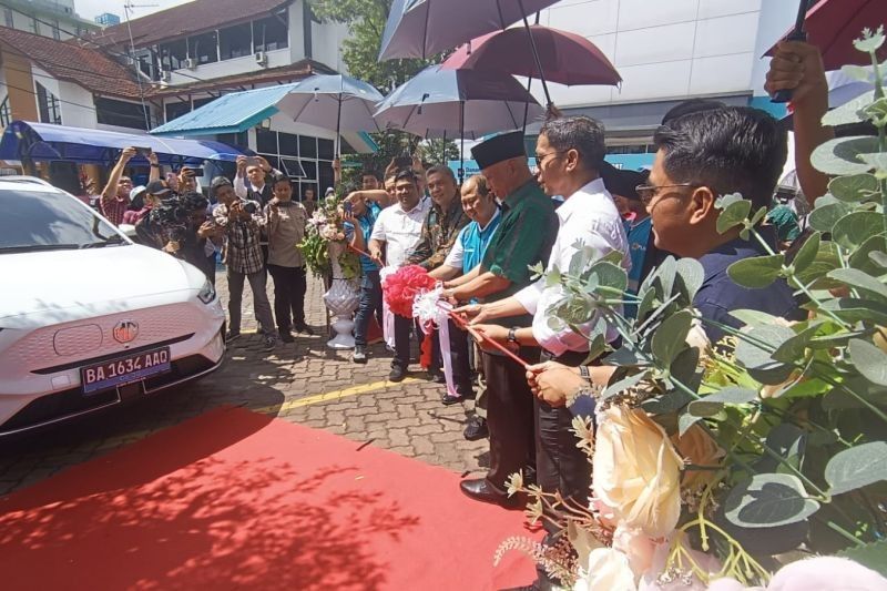 Inovasi PLN: SPKLU Tiang Pertama di Luar Jawa Kini Hadir di Padang, Permudah Pengisian Kendaraan Listrik