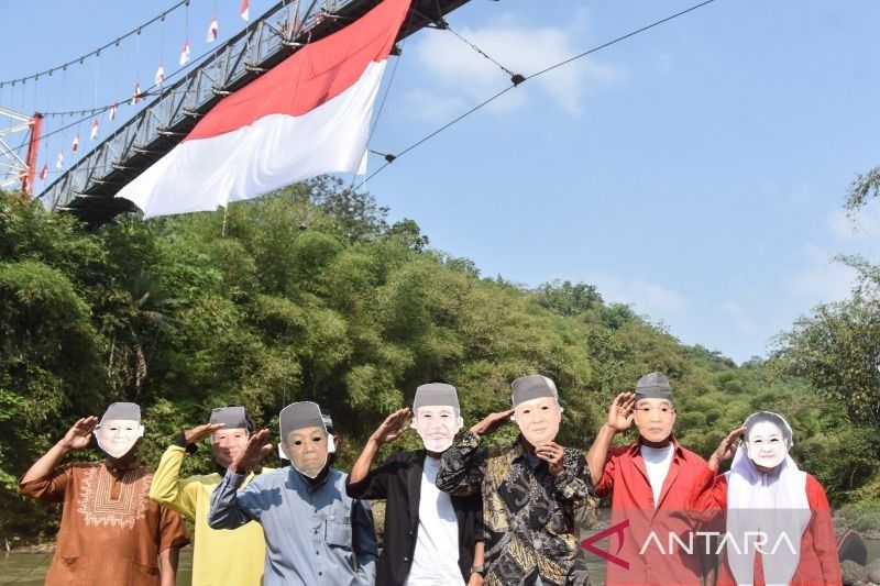 Unik! Delapan Topeng Presiden RI Meriahkan Perayaan HUT RI ke-80 di Tasikmalaya