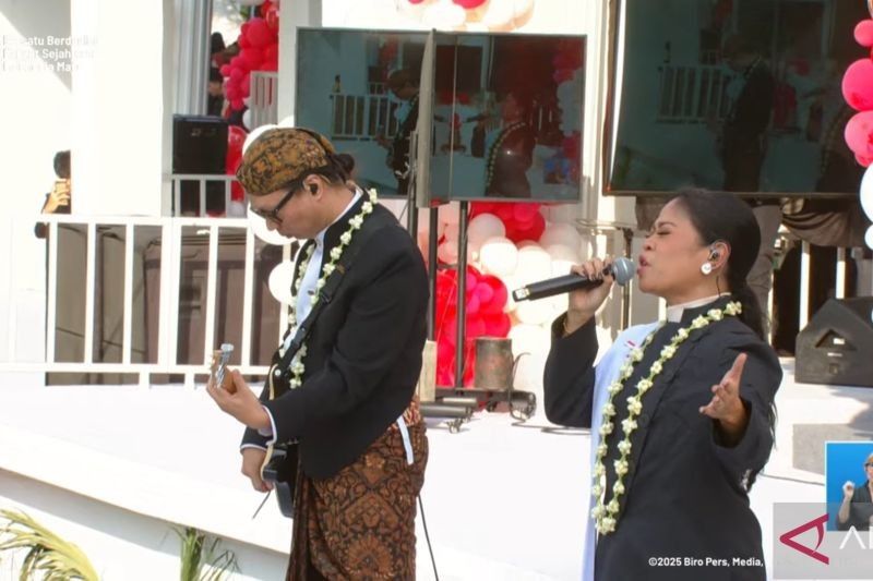 Coklat Lantunkan 'Bendera' Ikonik di Istana Merdeka: Meriahkan HUT ke-80 RI