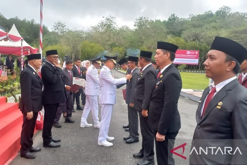 Fakta Unik HUT RI ke-80: Gubernur Sultra Beri Penghargaan ASN dan Siswa Berprestasi, Ini Daftarnya!