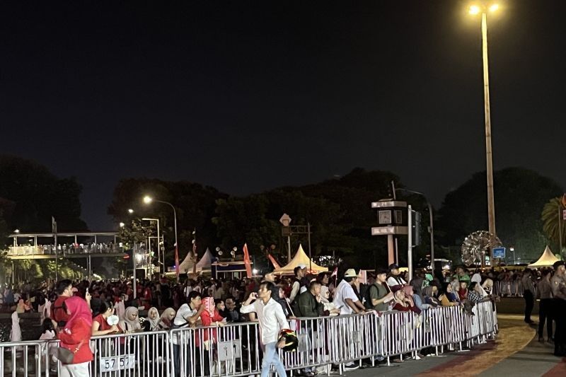 Antusiasme Warga Padati Patung Kuda, Saksikan Karnaval Kemerdekaan Perdana di Era Presiden Prabowo