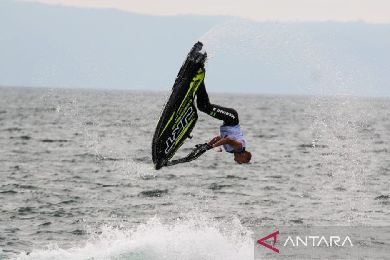 Sensasi Danau Toba: Pembalap UEA Rashid Al Mulia Juarai Kategori Freestyle Aquabike World Championship Toba 2025