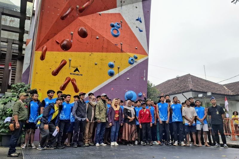 170 Atlet Adu Kecepatan, Kompetisi Panjat Tebing EISCC 2025 di Bandung Berakhir Meriah
