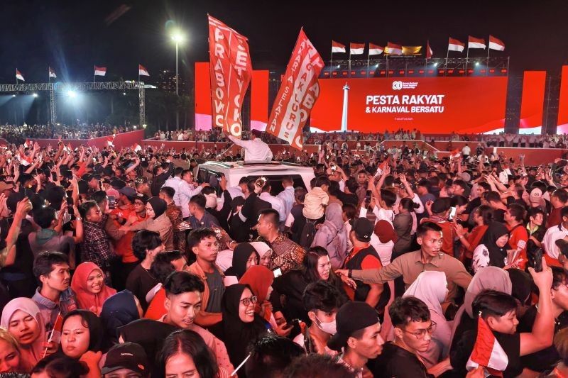 Momen Langka Presiden Prabowo Berbaur di Pesta Rakyat Monas: Ada Yura Yunita dan Karnaval Unik!