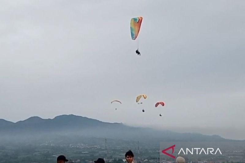 Meriahkan HUT ke-80 RI, Pemkab Rejang Lebong Resmikan Venue Paralayang Baru di Danau Mas Harun Bastari