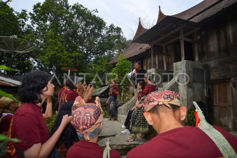 Kisah Rumah Gadang Berusia Seabad: Peserta 'Minangkabau Memanggil' Kunjungi Kediaman Pejuang Chatib Sulaiman