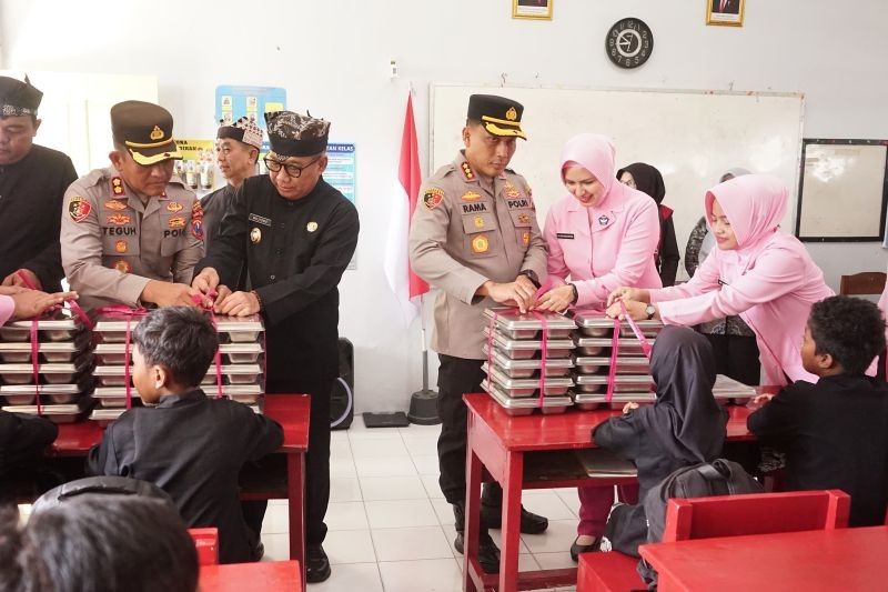 Tahukah Anda? SPPG Polresta Banyuwangi Kini Jangkau Ribuan Siswa Penerima Program Makan Bergizi Gratis