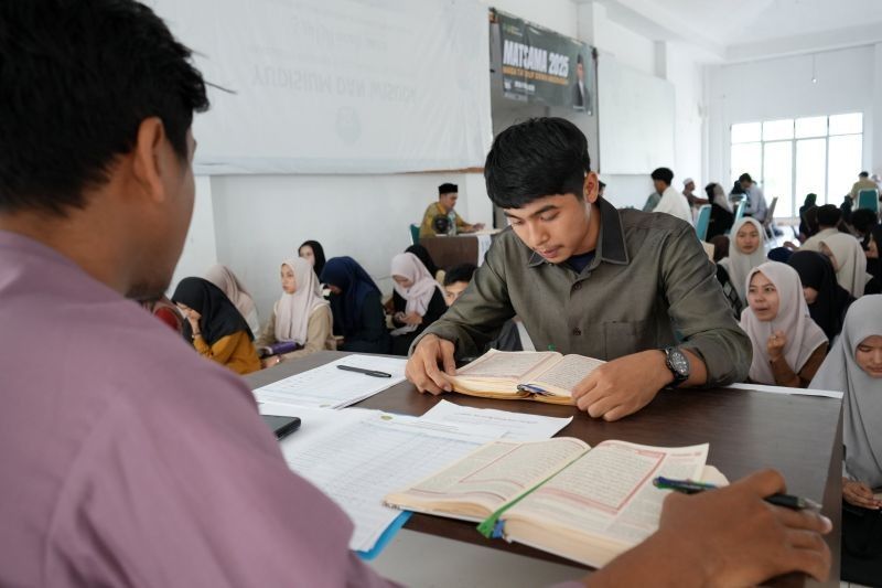 UIN Ar-Raniry Uji Kemampuan Baca Al Quran 4.634 Mahasiswa Baru: Penentu Kategori Reguler dan Non-Reguler