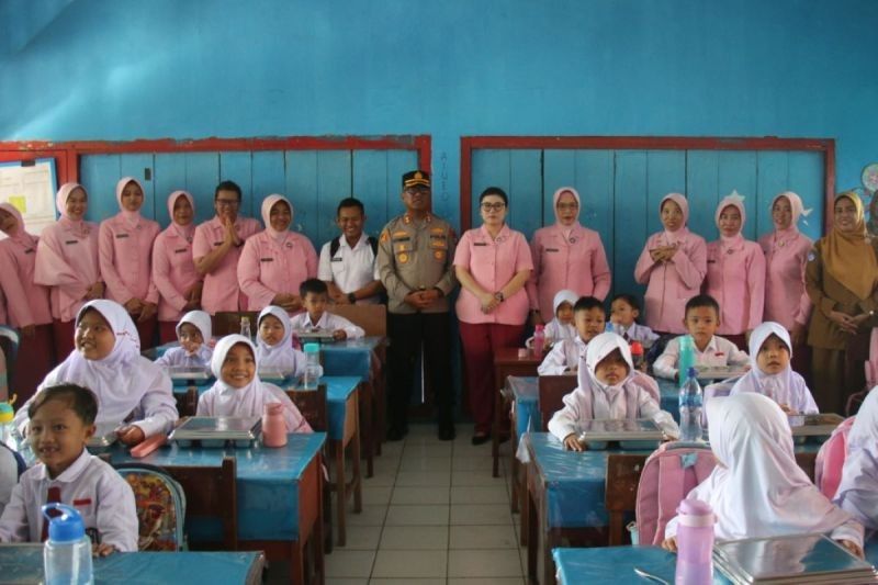 Fakta Unik: 1.505 Porsi Makan Bergizi Gratis Disalurkan Polres Rejang Lebong untuk Pelajar
