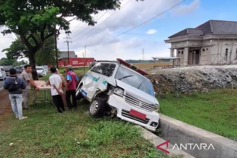 Tragis: Kecelakaan Ambulans Bawa Pasien Rujukan di Bangkalan, Satu Orang Tewas di Lokasi