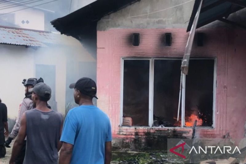 Pasca Bentrok Warga, Pemkot Ambon Pastikan Ganti Rugi Rumah Terbakar di Hunuth: 17 Unit Terdampak!
