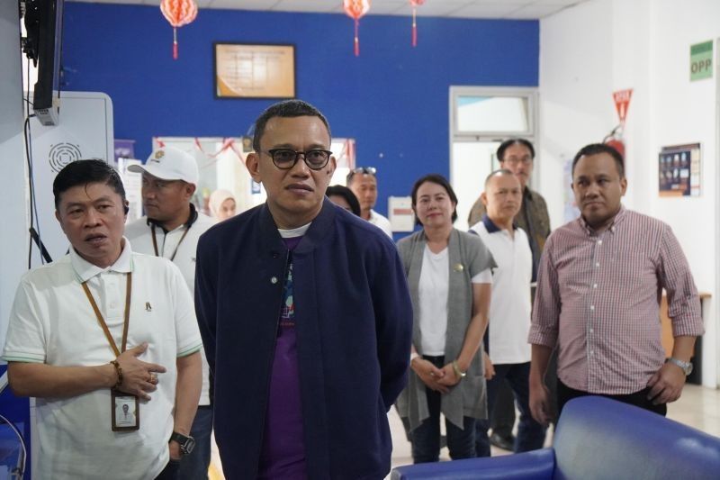 Raja Juli Antoni Klarifikasi Viral Main Domino Bareng Eks Tersangka Pembalak Liar