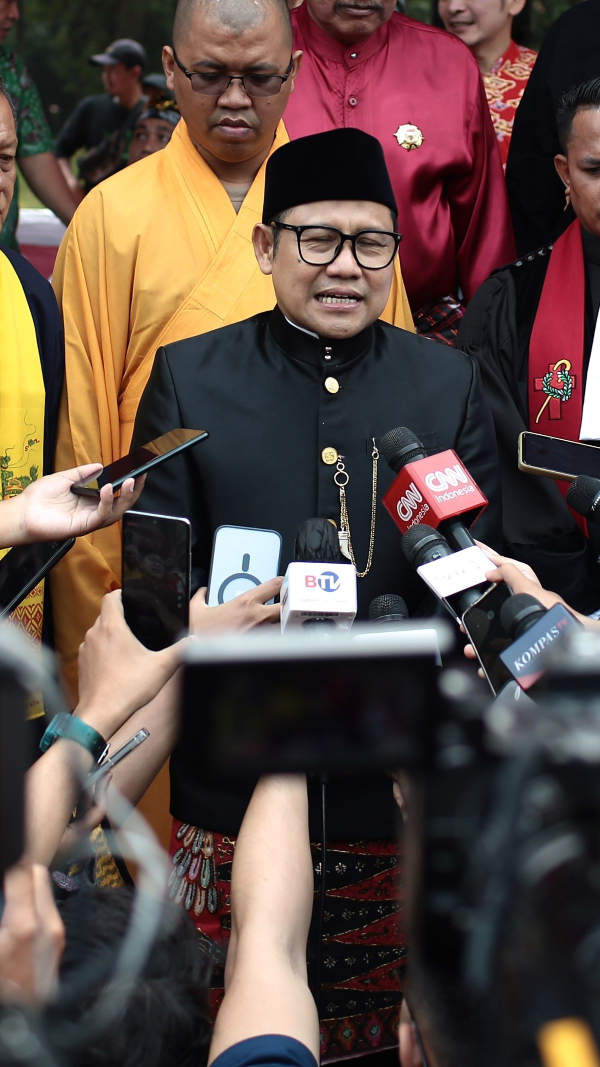 FOTO: Gelar Apel dan Parade Kesaktian Pancasila di Tugu Proklamasi, Cak imin Hadir dalam Balutan Busana Betawi