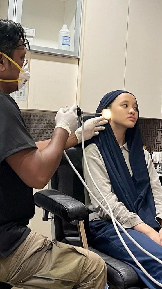 Gara-gara Earphone, Putri Cantik Zaskia Adya Mecca Harus Dilarikan ke Dokter THT