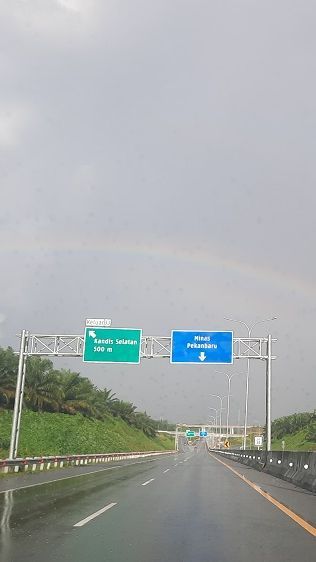 Penampakan Langit Biru dan Pelangi di Pekanbaru saat Kabut Asap Hilang Diguyur Hujan