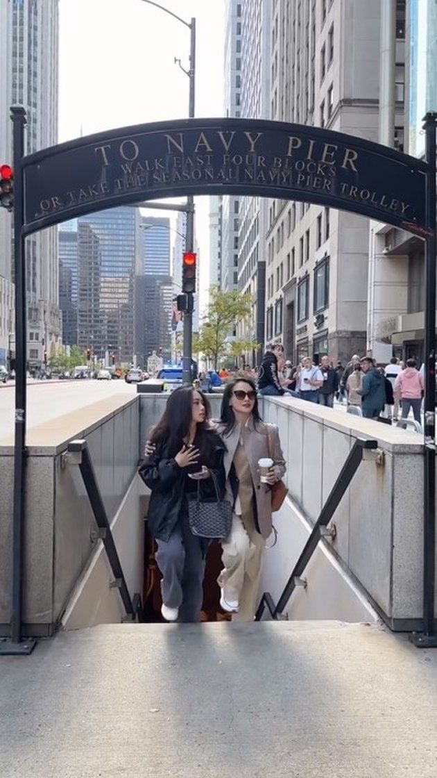 LDR Indonesia-Amerika, 8 Foto Ririn Ekawati dan Jasmine Abeng Saat Liburan di Chicago