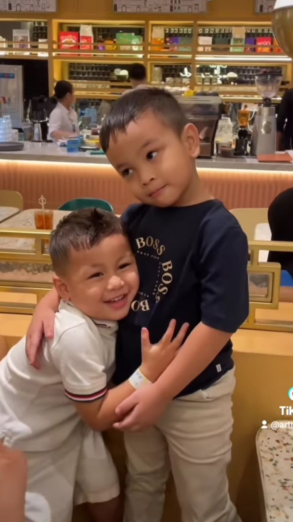 10 Momen Lucu Kebersamaan Kenzo Anak Baim Wong dan Gala Sky, Gemesin Banget!