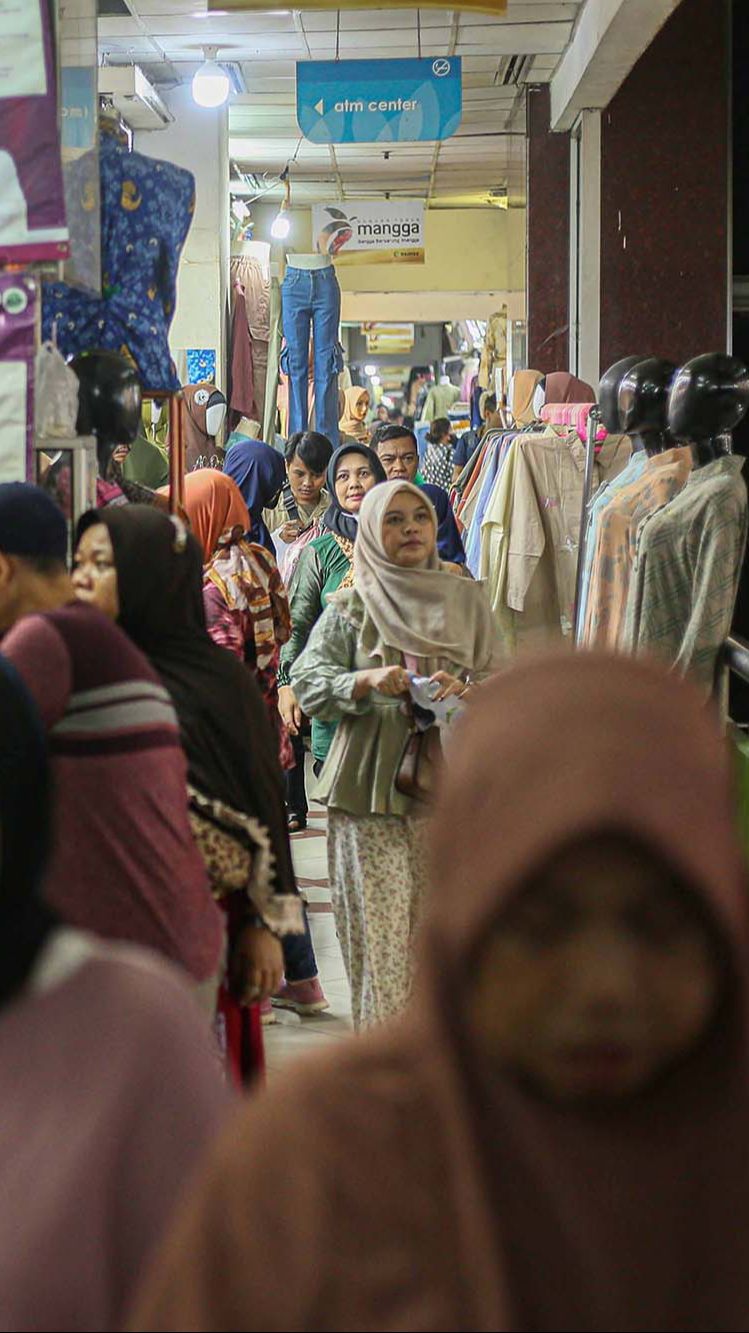 FOTO: Suasana Terkini Pasar Tanah Abang Usai Tiktok Shop Ditutup