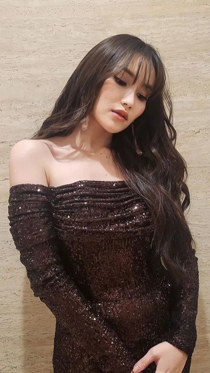 Cantik Paripurna! ini Deretan Foto Terbaru Ayu Ting Ting Tampil Kenakan Gaun Hitam, Penampilannya Disebut Bak Wanita Korea