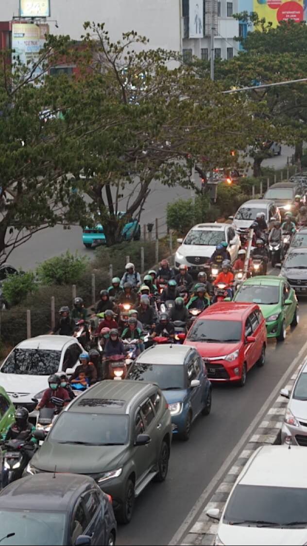 Heboh 'Pocong' di Margonda Depok Tuai Pro dan Kontra