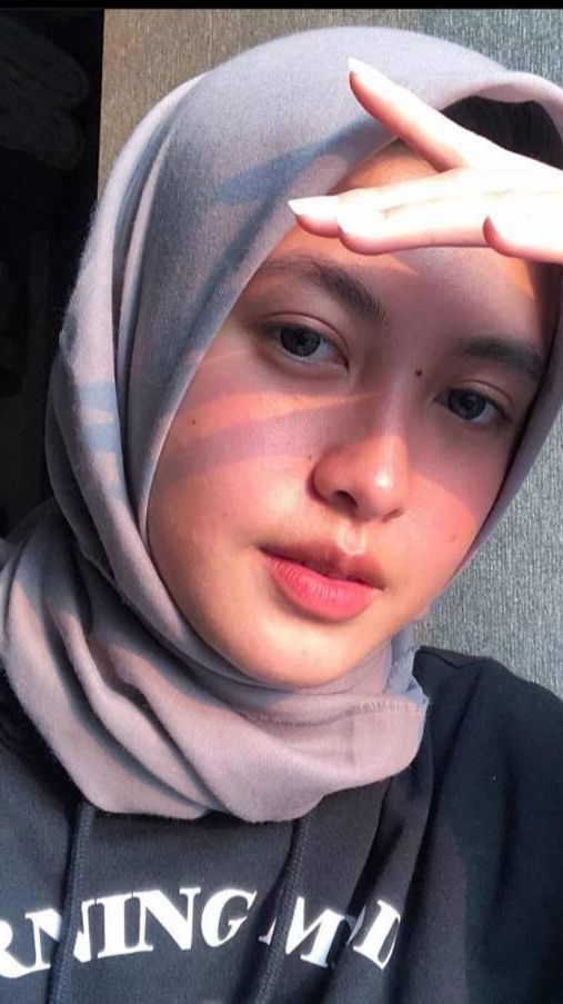 8 Foto Cantik Balladiffa Saat Tampil Berhijab Bak Artis