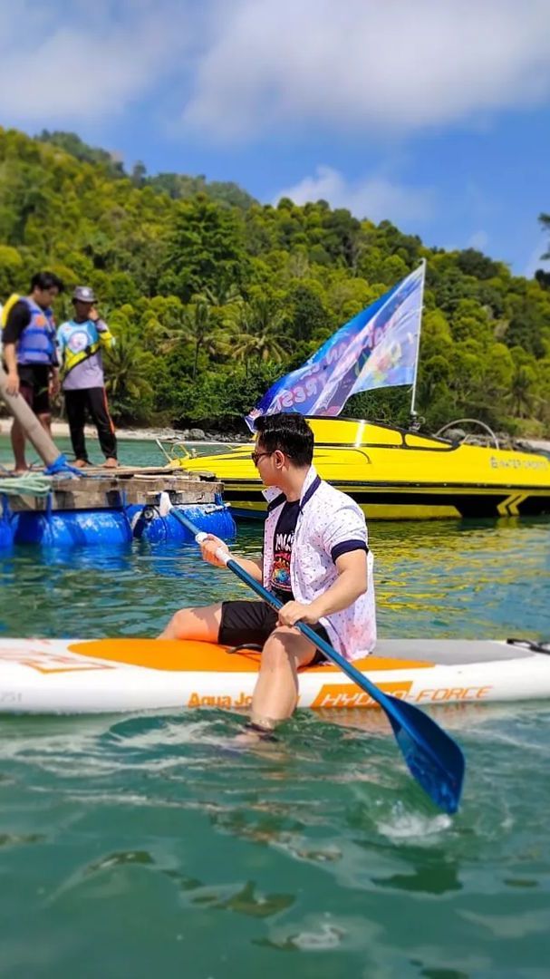 Demi Masa Depan Lebih Baik, Bupati Trenggalek Rela Basah Kuyup Tanam Terumbu Karang di Laut