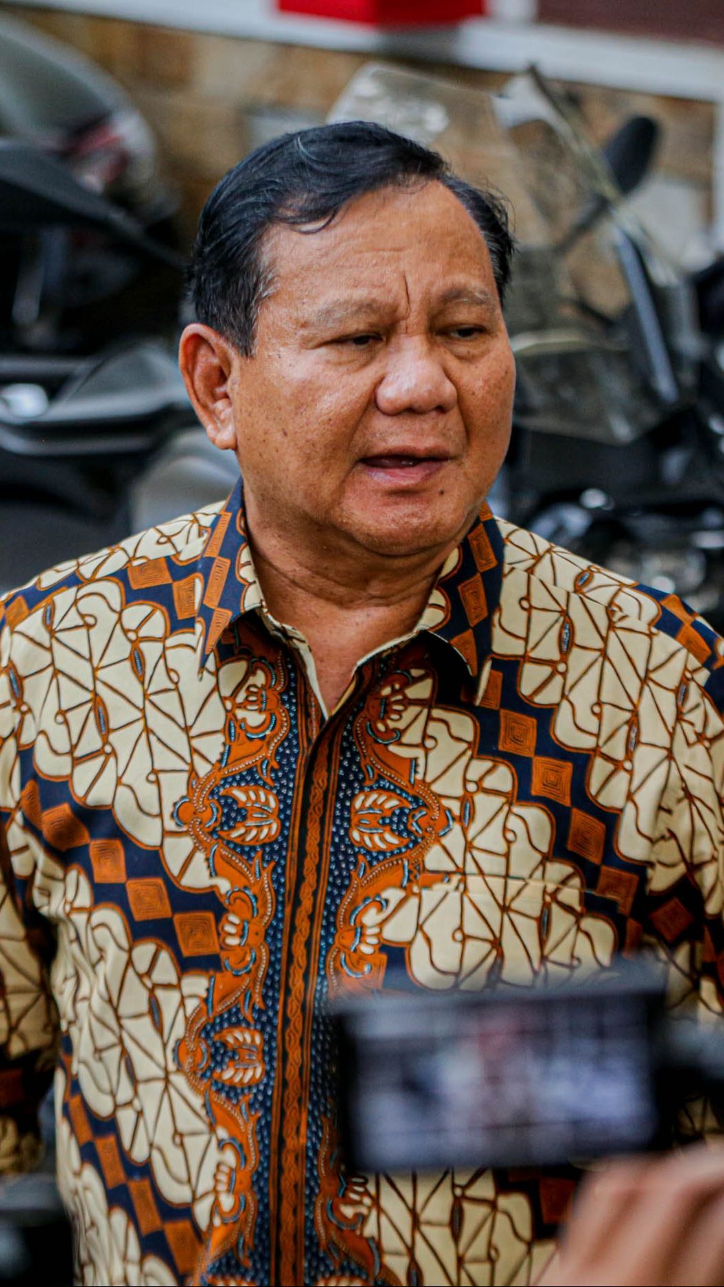 Ditemani Susi, Prabowo Senyum Naik Kapal 