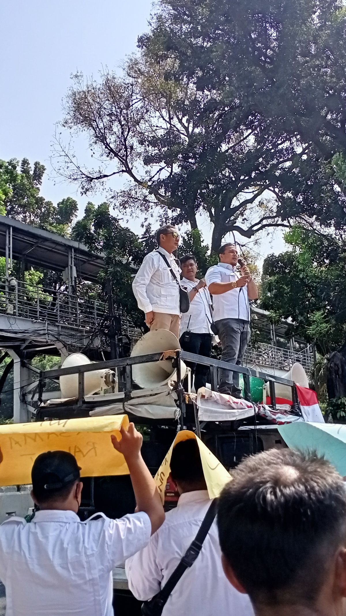 Massa Padati Area Patung Kuda Jakarta, Dukung MK Soal Batasan Usia Capres-Cawapres