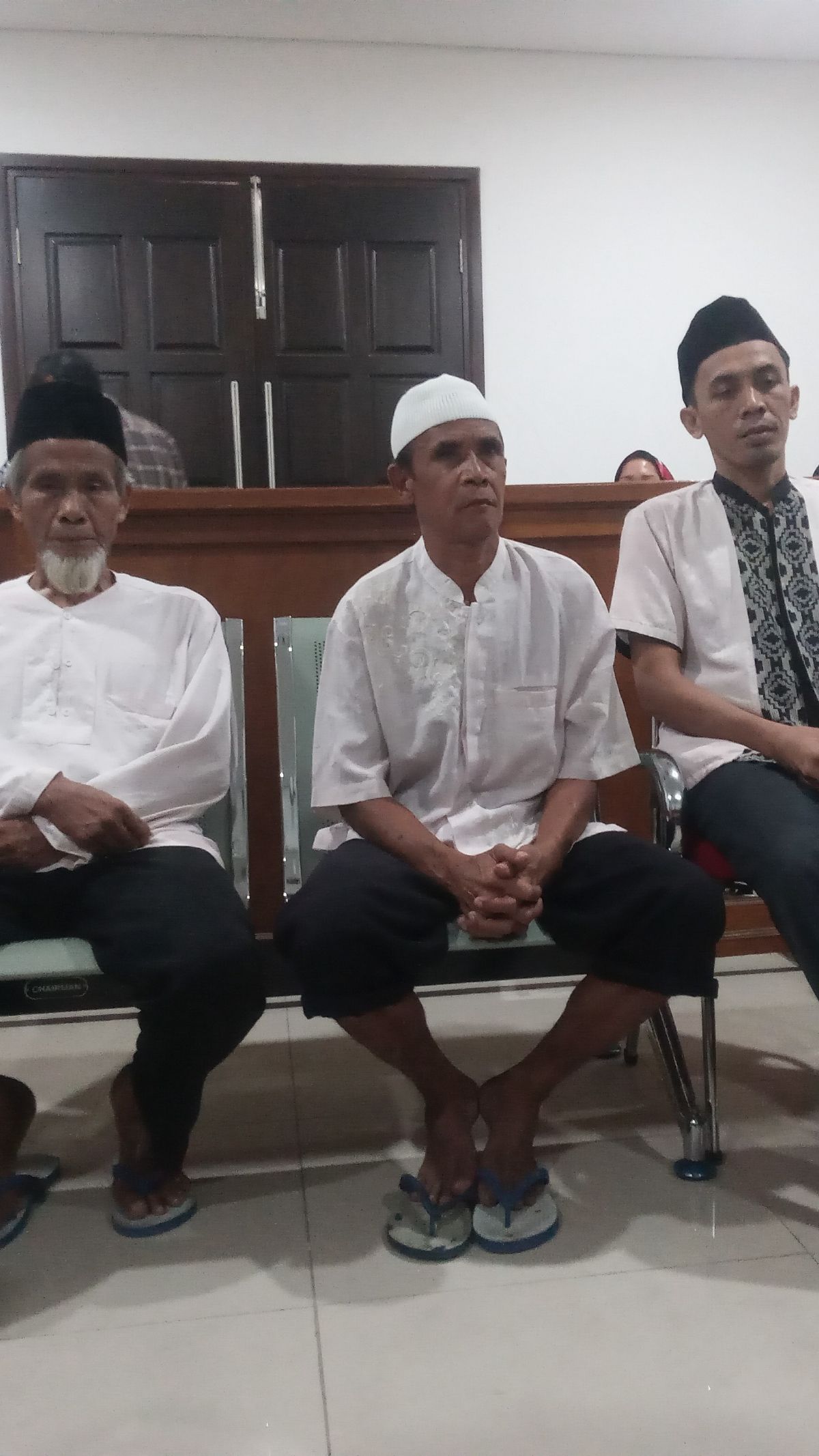 Hakim Keheranan Lihat Dukun Aki, Minta Keringanan Hukuman tapi Senyum & Tertawa: Kayak Enggak Berdosa Gitu Loh