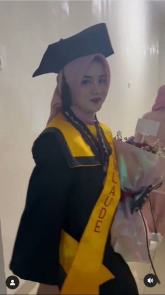 Momen Wisuda Wanita Ini Jadi Hadiah Terakhir Sebelum Sang Ayah Wafat, 'Sampai Bertemu Nanti di Surga Terindahnya Allah'