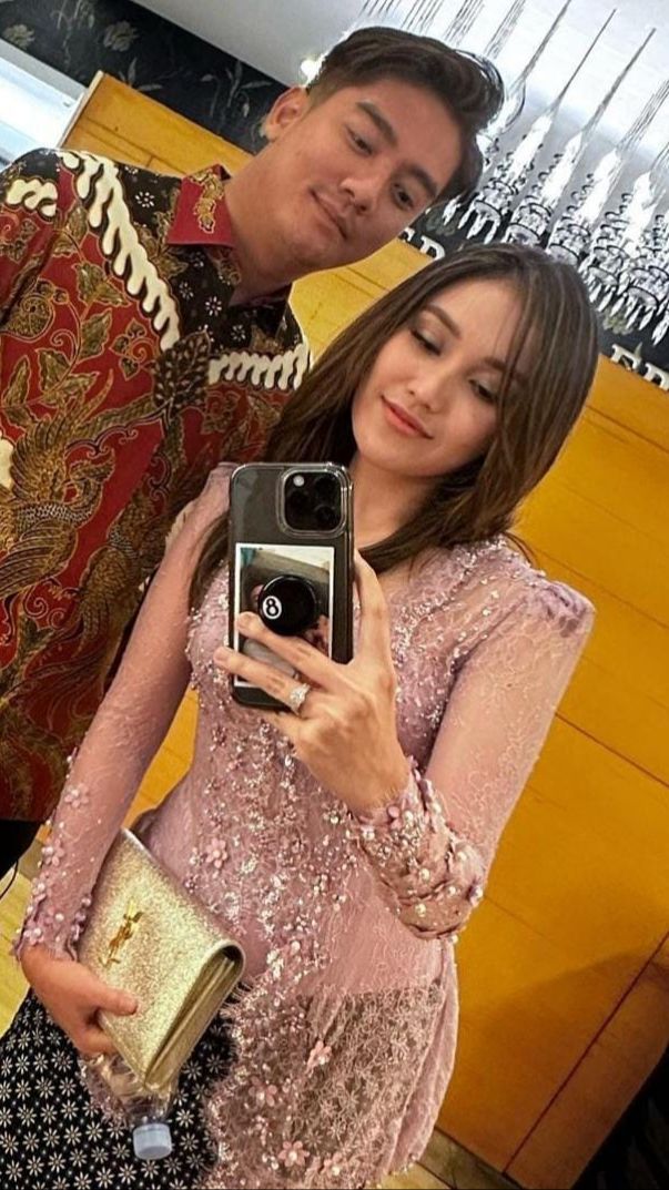 Momen Manis Ayu Ting Ting Rayakan Ultah Boy William, Netizen Kepo 'Mereka Pacaran?'